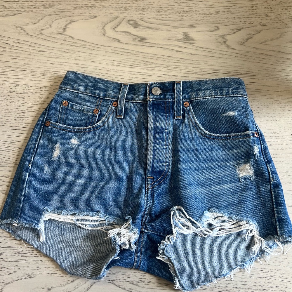 Levi's 501 Women’s Blue Denim Shorts - Picture 2 of 6
